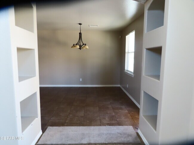Building Photo - 1617 Etling Way