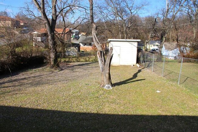 Building Photo - FOR RENT!!! 3 Bedroom House - Large Fenced...