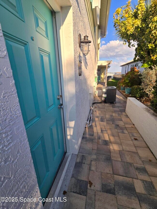 Building Photo - 0000 Pineapple Ave