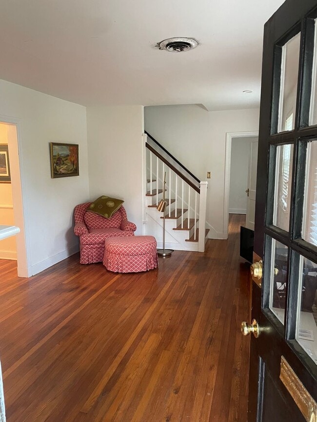 Building Photo - Perfect Home a Block from Mary Munford