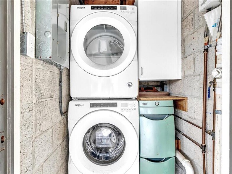 Building Photo - 2507 Okeechobee Ln