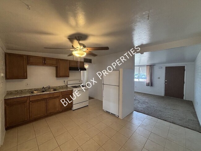 Building Photo - 1228 E Kentucky St