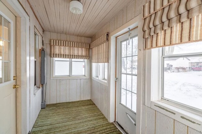 Building Photo - Southside 3BR house w/ garage and quartz countertops!