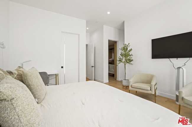 Building Photo - 12136 Clarkson Rd