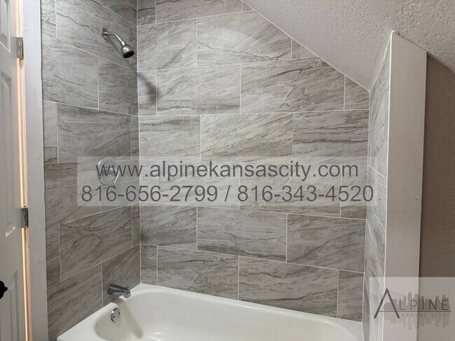Building Photo - Updated Midtown Home Available