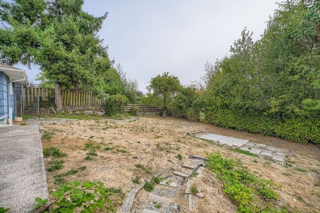 Building Photo - Charming, Recently Updated 3 Bed West Seat...