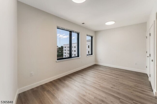 Building Photo - 72 S Essex Ave