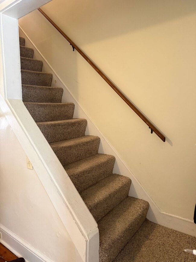 Building Photo - Beautiful 3 Bedroom Townhome in Lancaster - First Floor Washer/Dryer!