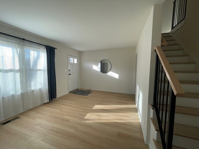 Building Photo - 2937 Lincoln Ave