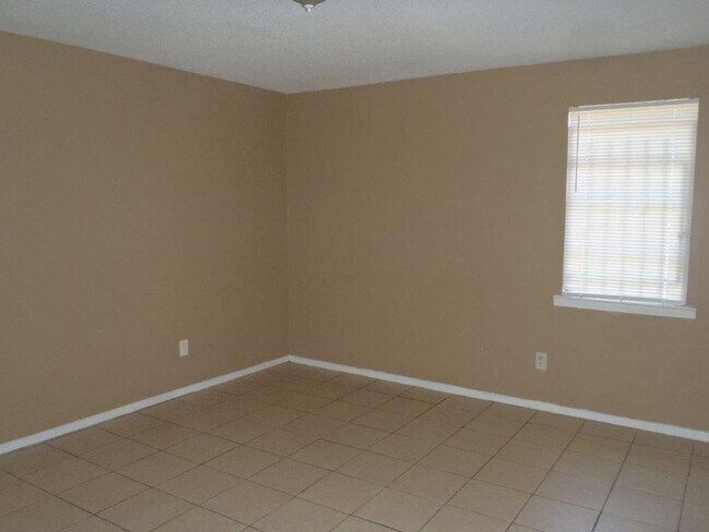 Building Photo - Awesome Duplex For Rent COMING SOON!