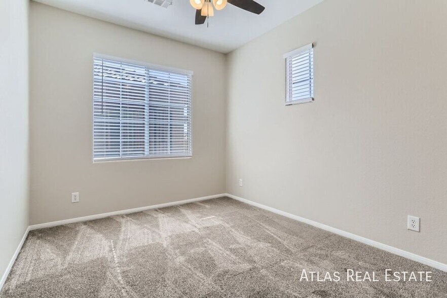 Building Photo - 10549 Lessona St