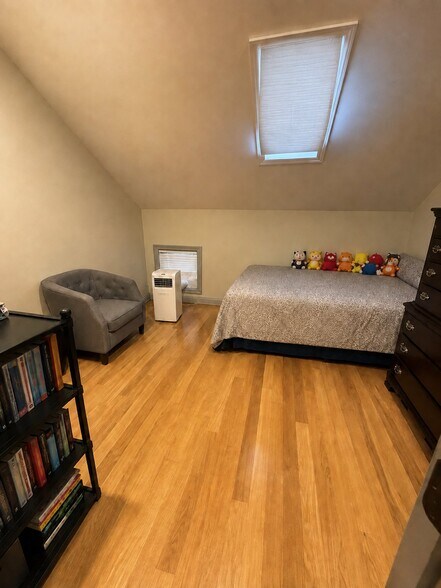 Building Photo - 23 St James Row