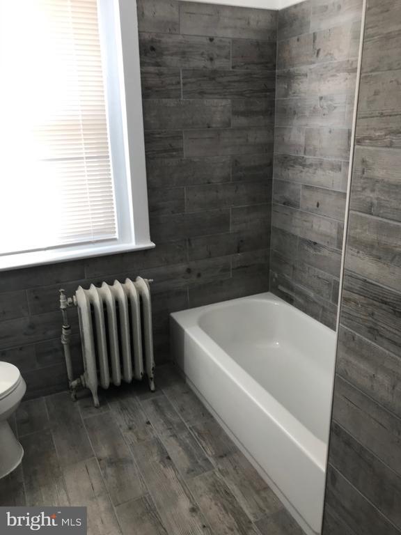 Building Photo - 4832 E Roosevelt Blvd