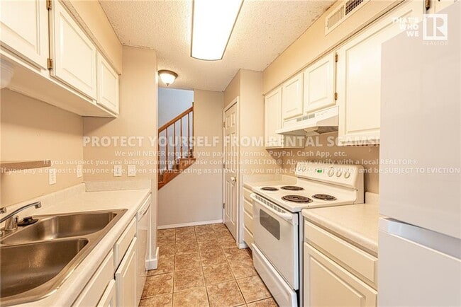 Building Photo - 1658 N Saddlehorn Ave