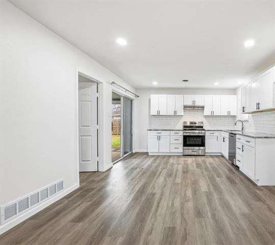 Building Photo - 700 W Cedar St