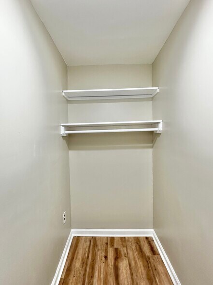 Building Photo - 3756 Vanderwood Dr