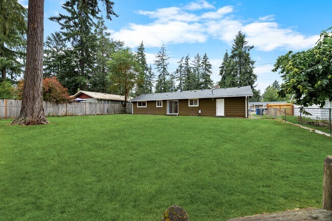 Building Photo - Lakewood Rambler