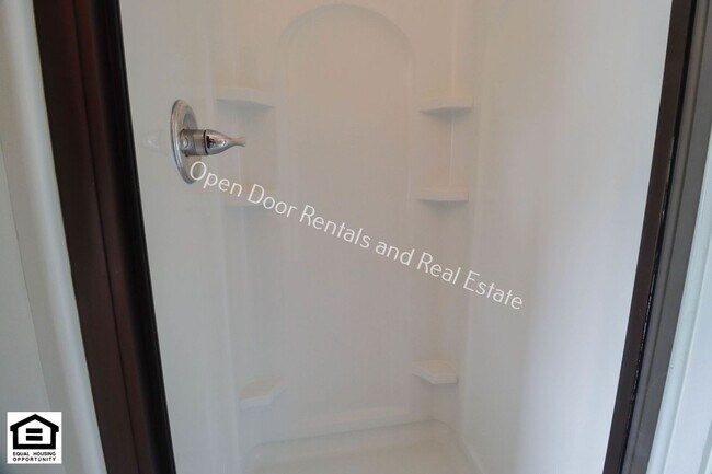 Building Photo - 1101 Lake Ave