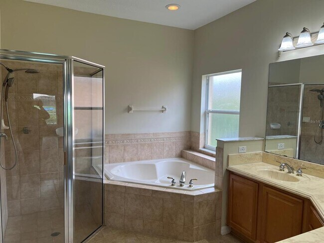Building Photo - 3535 Somerset Cir