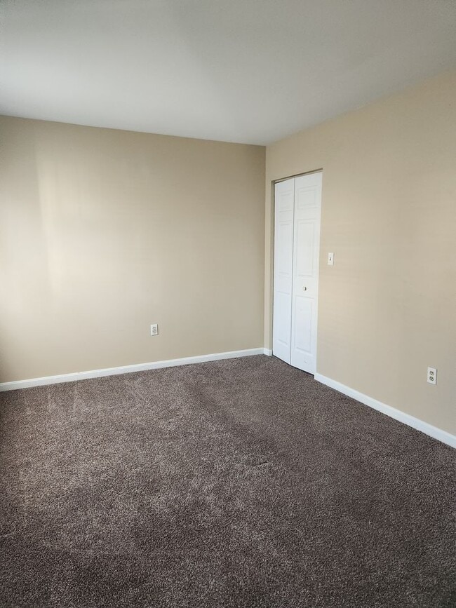 Building Photo - 819 Donnelly St