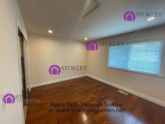 Building Photo - 105 Miramonte Dr