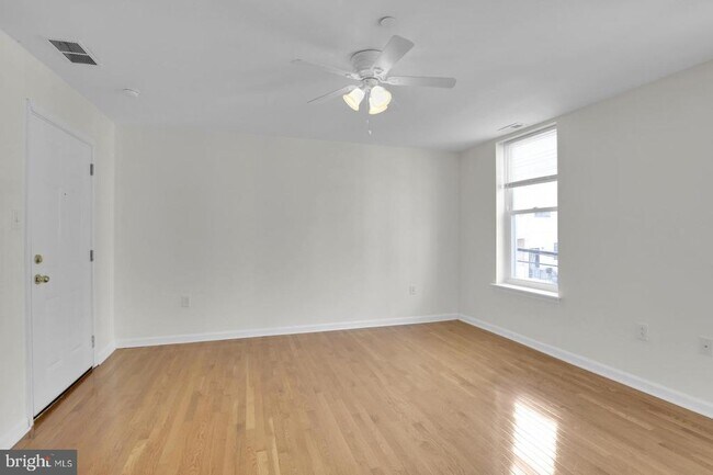 Building Photo - 1526 Brown St