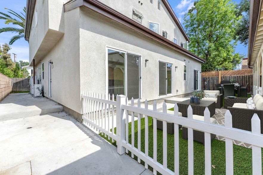 Building Photo - 7134 Yarmouth Ave