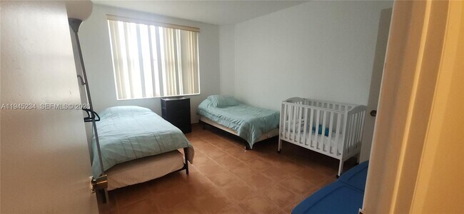 Building Photo - 1985 S Ocean Dr