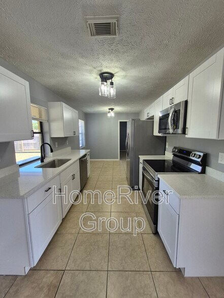 Building Photo - 1449 SE Barker Ln