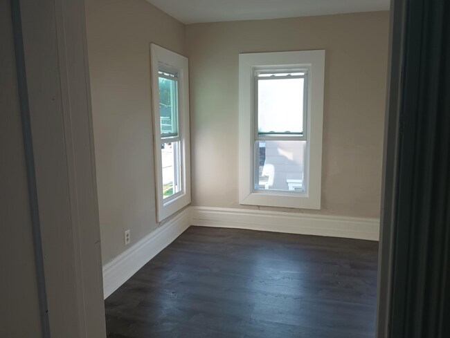 Building Photo - 171 Briggs St
