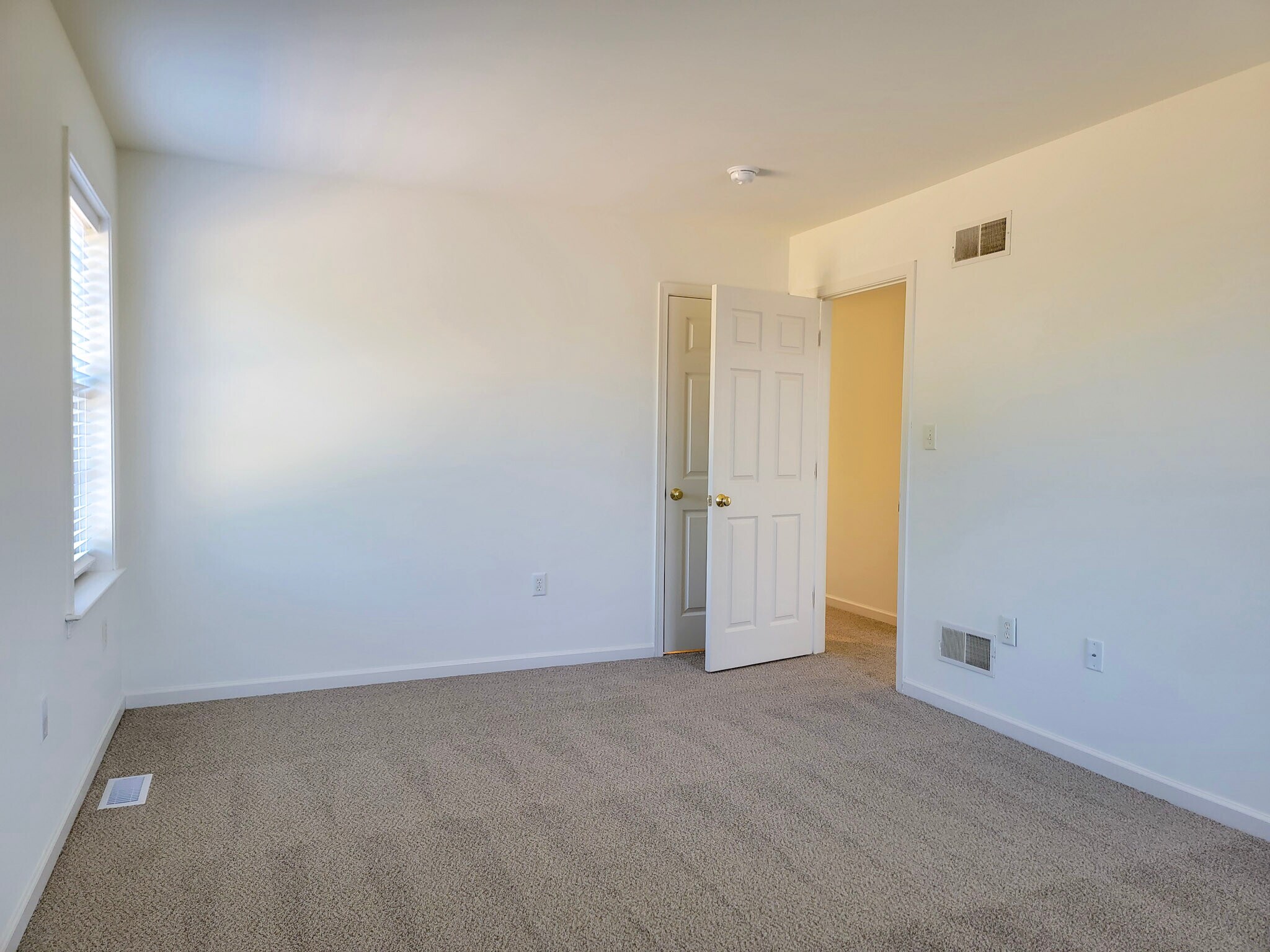 Building Photo - 5206 Brook Dr