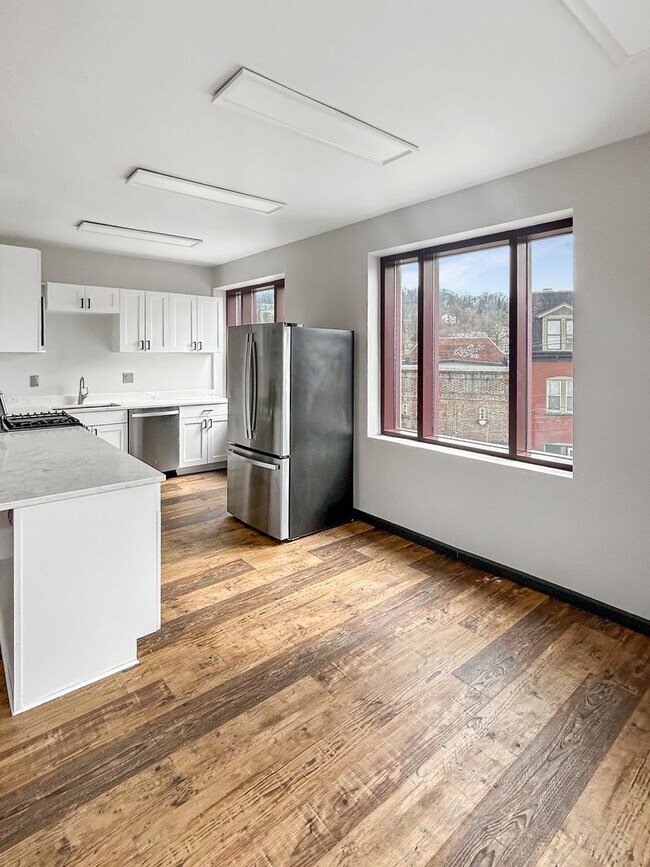 Building Photo - 101 E Lincoln Ave