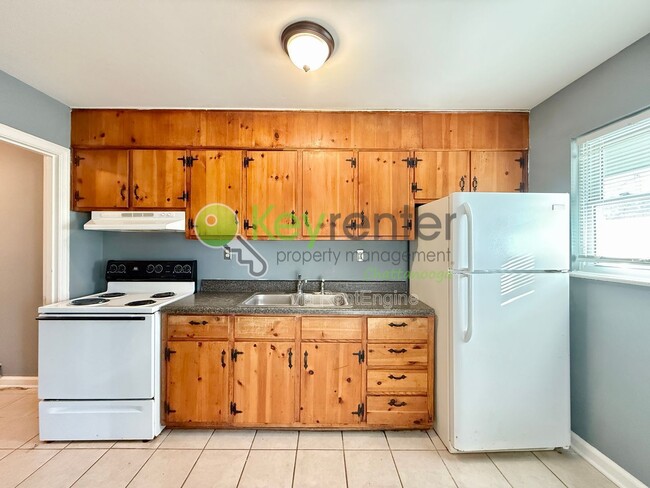 Building Photo - 221 Robert E Lee St