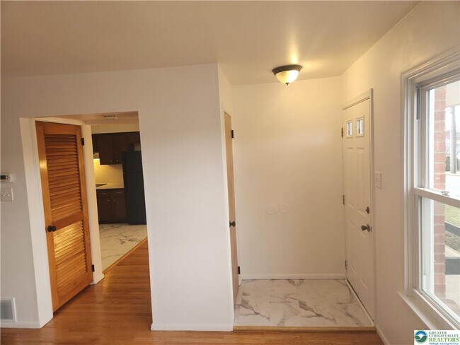 Building Photo - 2827 W 28th St