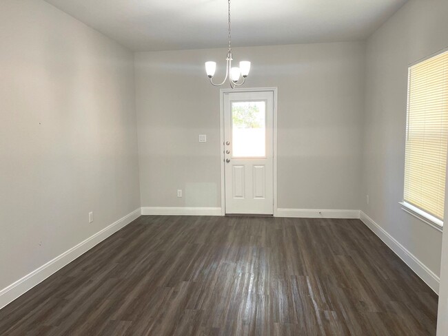 Building Photo - 1120 5th Ave N