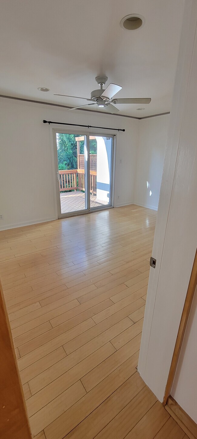 Building Photo - 1632 Valencia Way