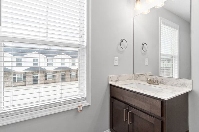 Bathroom 1 - 1625 Golf Club Ln