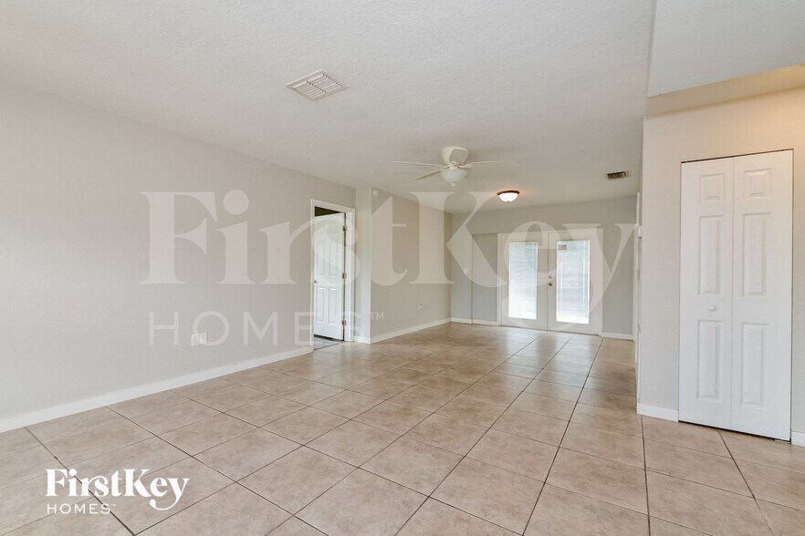 Building Photo - 3806 Southern Pkwy W