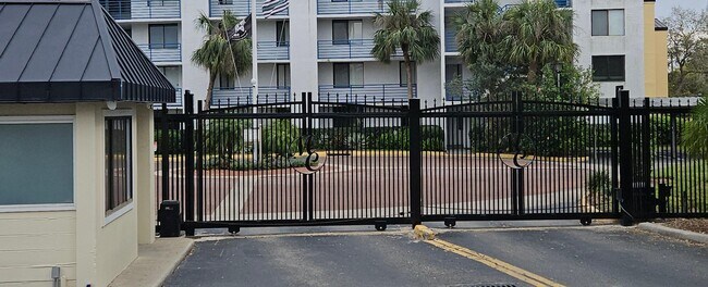 Front Gate - 2424 W Tampa Bay Blvd