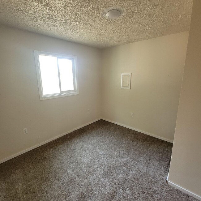 Building Photo - 2217/2219 E Weile