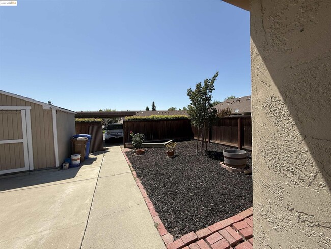 Building Photo - 916 Villa Terrace