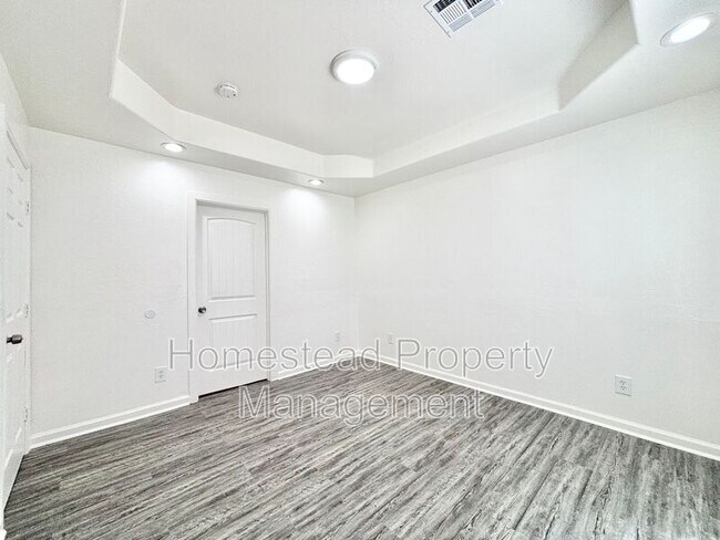 Building Photo - 329 SE 46th St