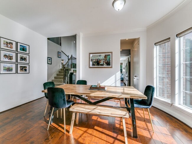 Building Photo - This home is a must see!!