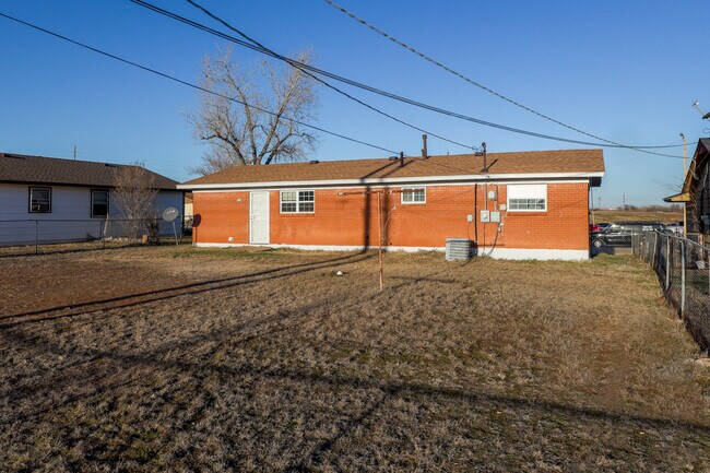 Building Photo - 709 SW 45th St