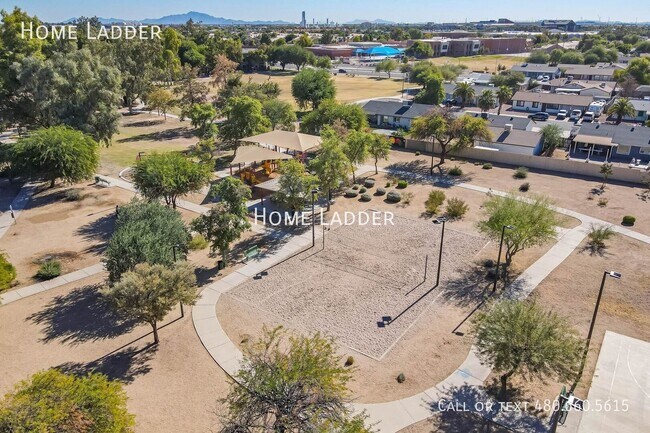 Building Photo - 745 N Hazelton Dr
