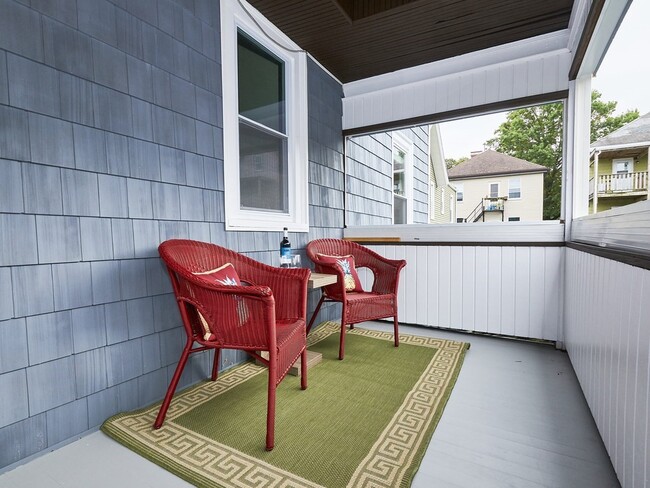 Building Photo - 12 White Ave