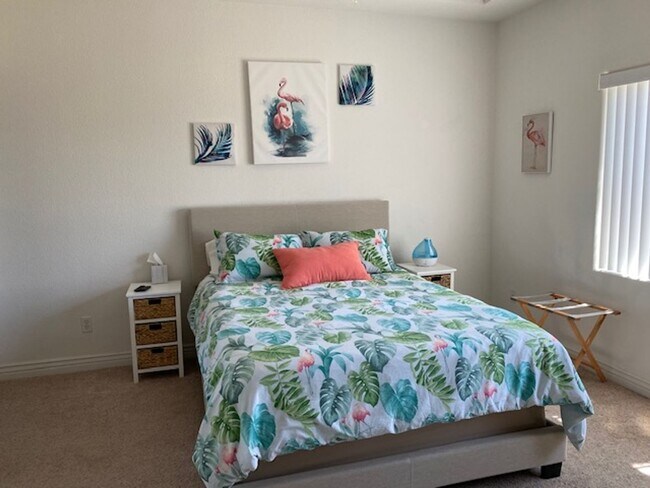 Building Photo - 3 BR + Bonus, Fully furnished, Includes Ut...