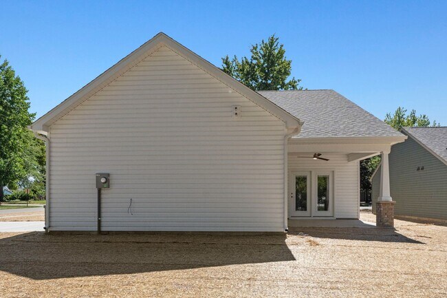 Building Photo - Newly Built 3 Bedroom House w Garage