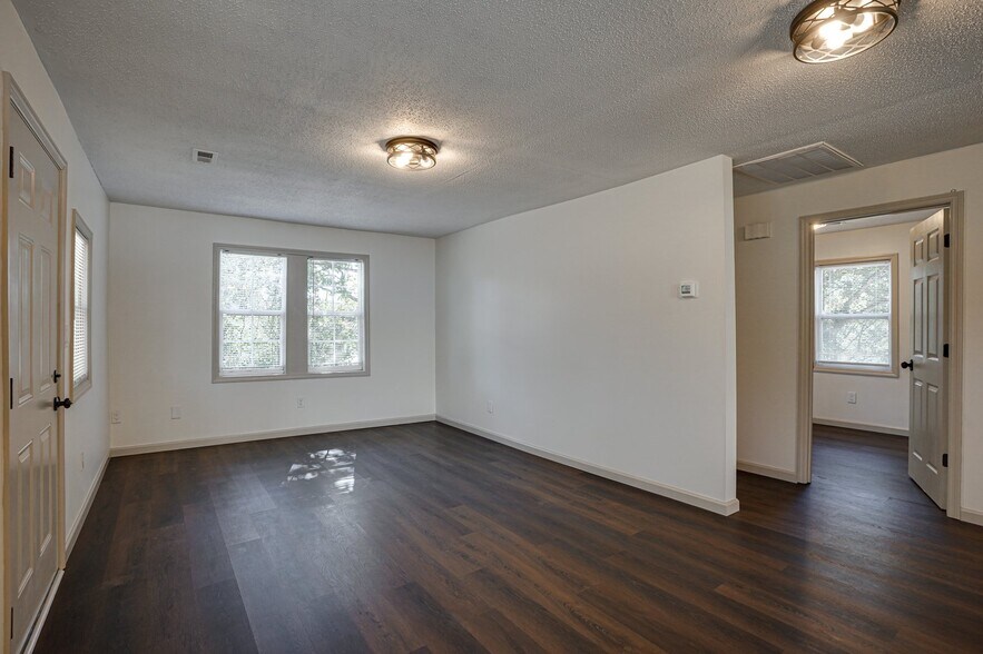 Building Photo - 927 Hulana St