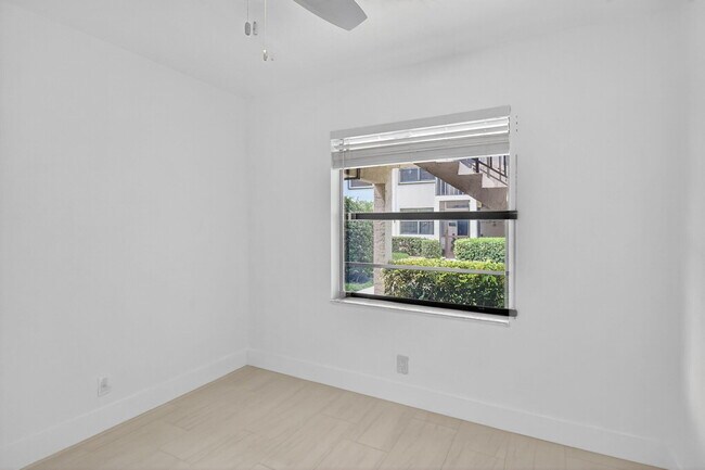 Building Photo - 7262 Golf Colony Ct